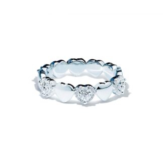 Loving heart band ring