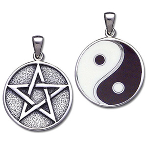 Vedhæng med Pentagram og Yin Yang - u/kæde